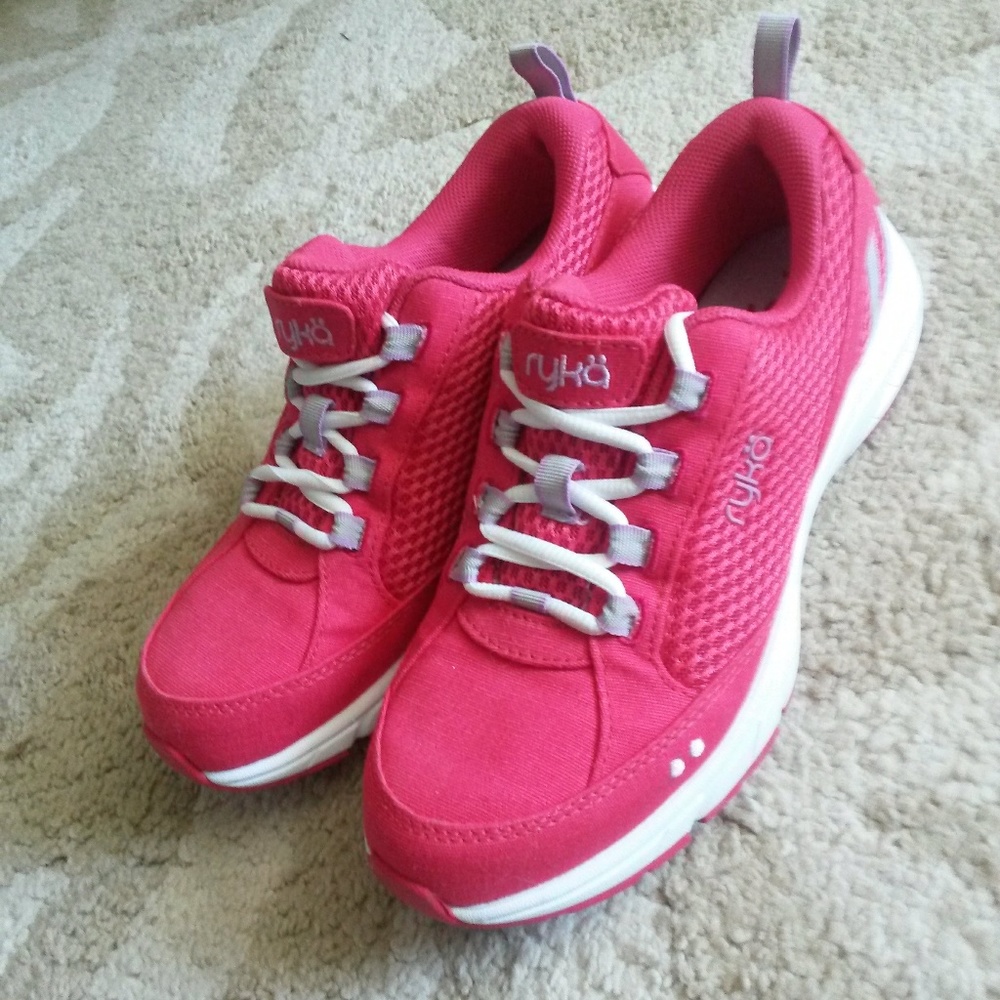 Ryka NWOT Size 7 Med Sneakers